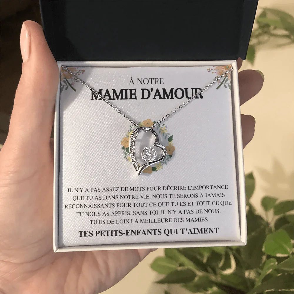 À Notre Mamie D'Amour - Tes Petits-Enfants Qui T'aiment  - Collier Cœur