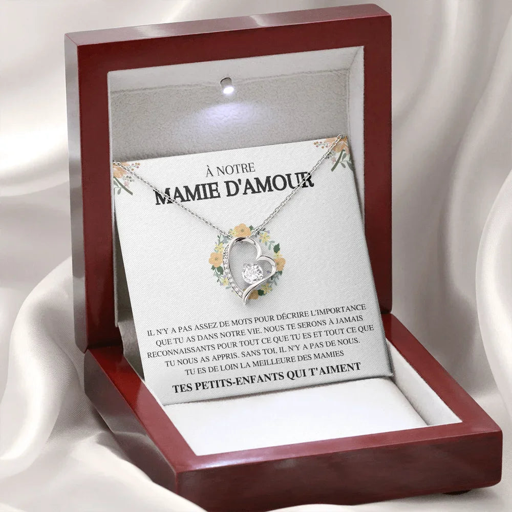 À Notre Mamie D'Amour - Tes Petits-Enfants Qui T'aiment  - Collier Cœur